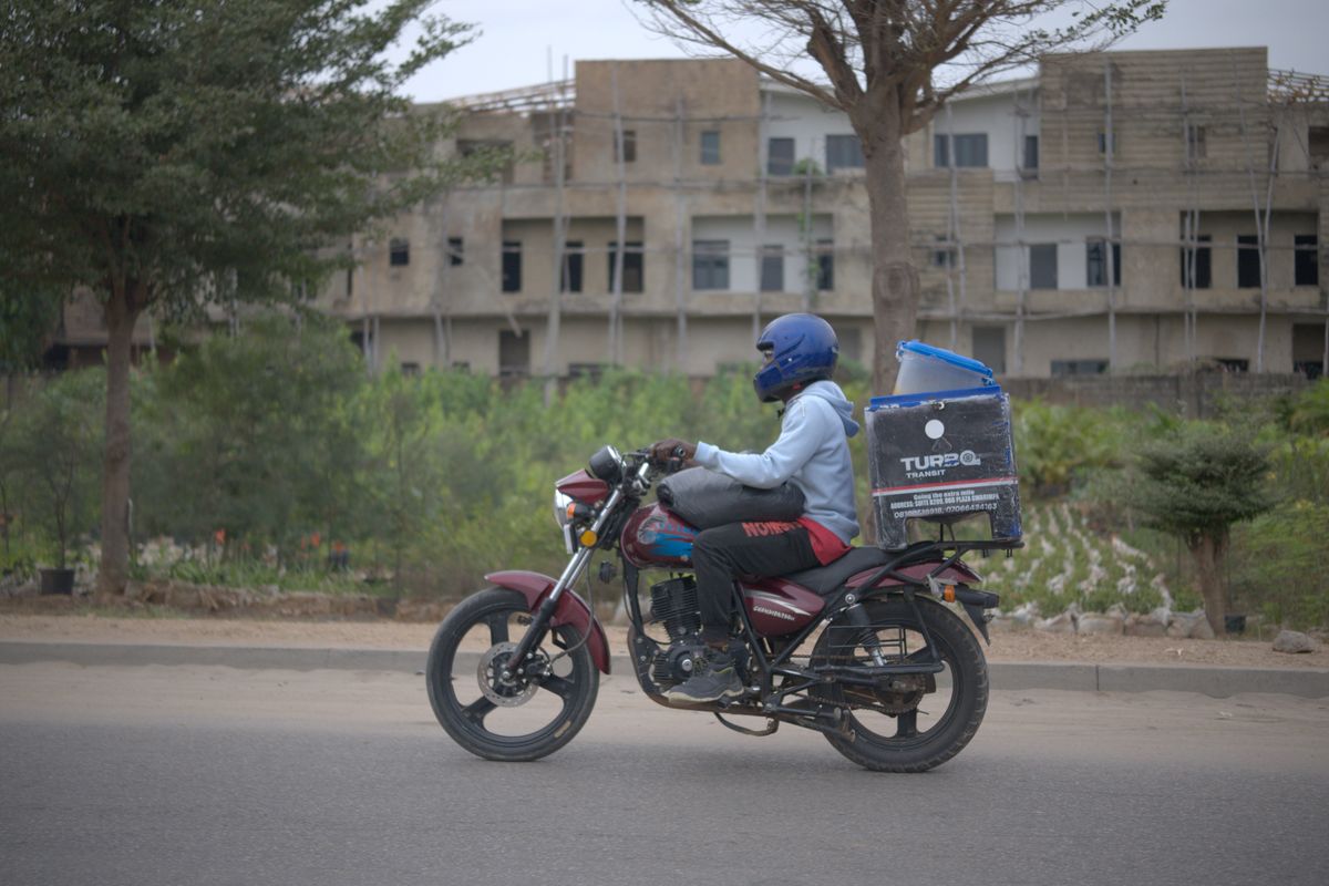 Delivery rider with a package box